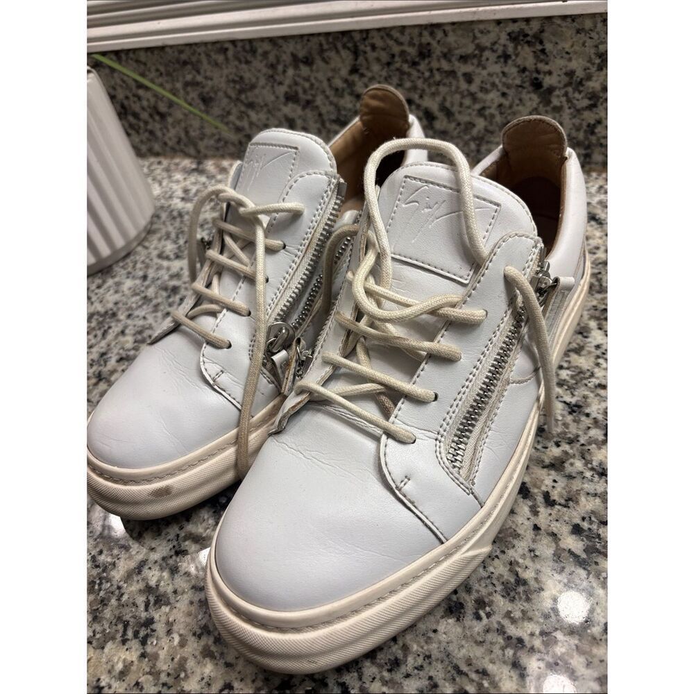 Giuseppe Zanotti White Leather Low-Top Sneakers with Silver Zippers